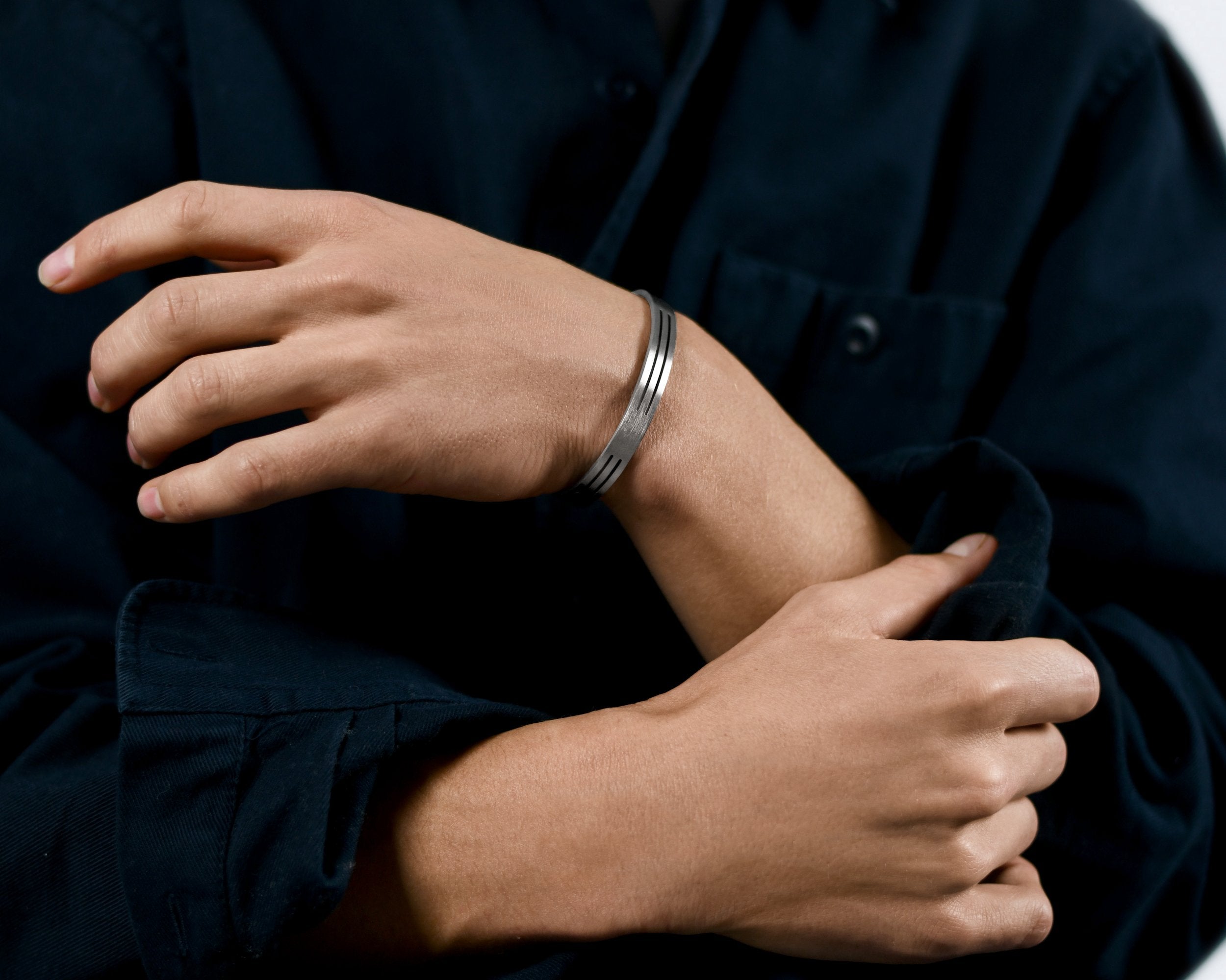 perforated ribbon bracelet 19g